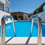 New Modern Nada With Pool Valbandon