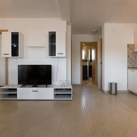 New Modern Nada With Pool شقة Valbandon