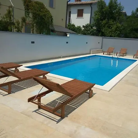 New Modern Nada With Pool * Valbandon