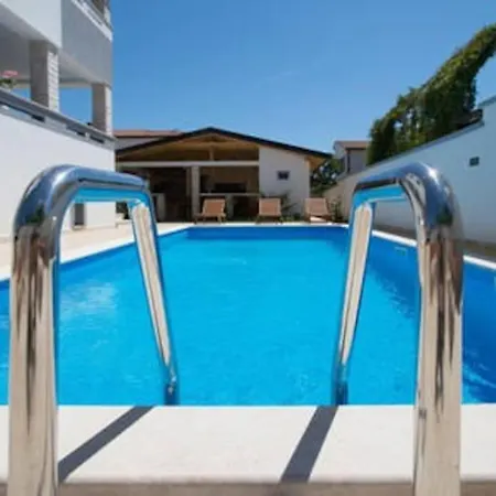 New Modern Nada With Pool Valbandon