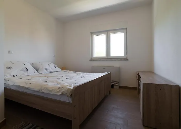 New Modern Nada With Pool Valbandon