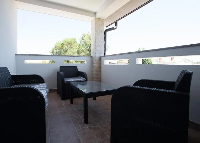 Διαμέρισμα New Modern Nada With Pool Valbandon