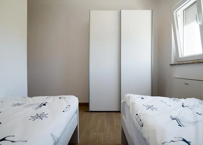 New Modern Nada With Pool Valbandon