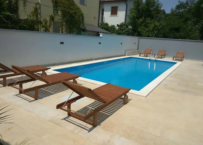 New Modern Nada With Pool * Valbandon